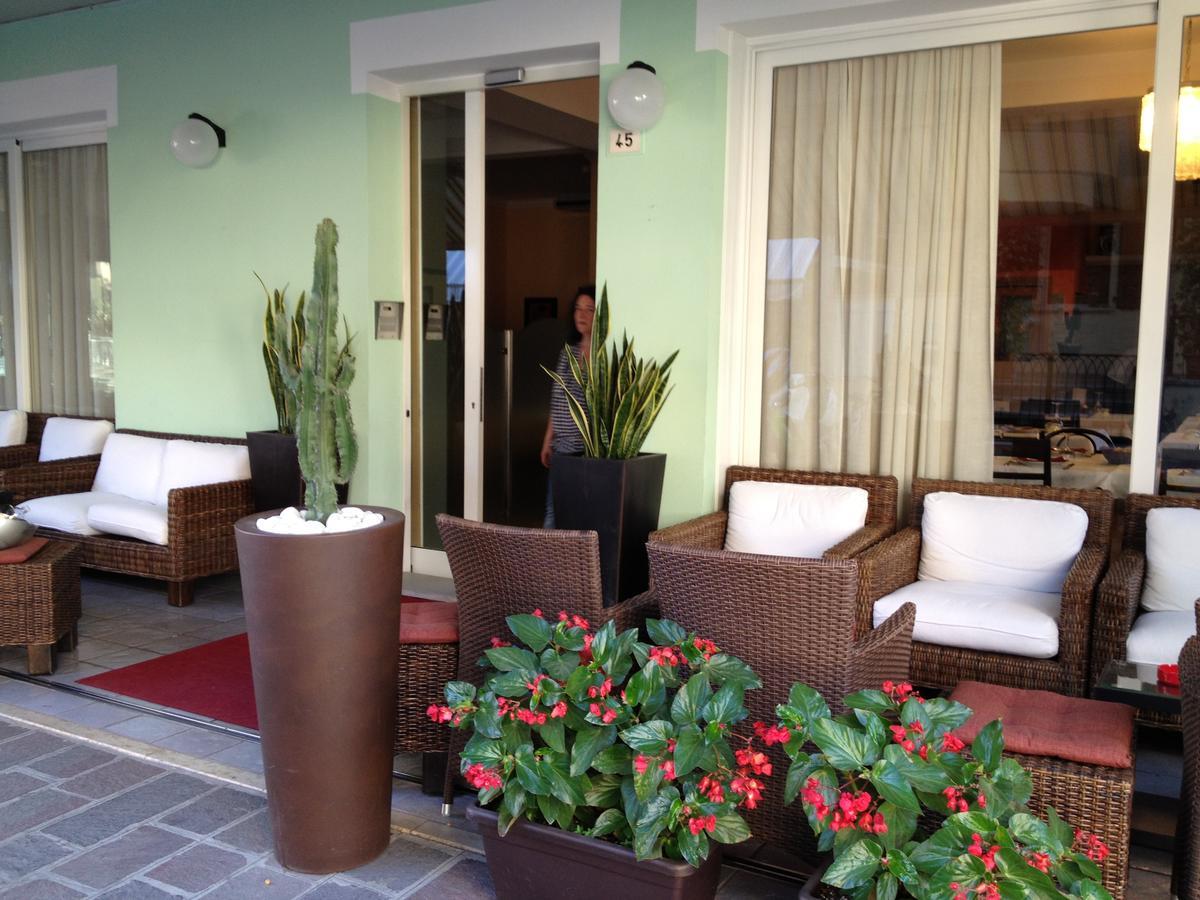 Hotel Ferrara カットーリカ エクステリア 写真